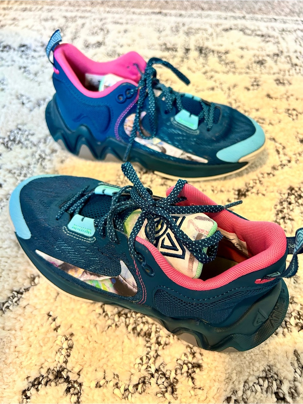 Giannis Immortality 2 Basketball Shoes Size 4Y Blue Pink